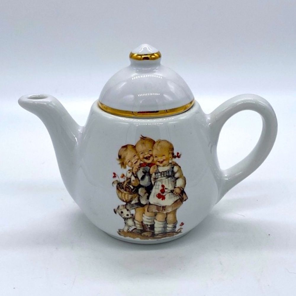 M.J. Hummel Follow the Leader Miniature Tea Pot and 2 plates
